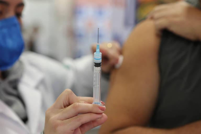 Governo proíbe demissão por justa causa para quem recusar vacina